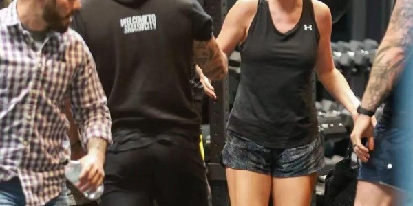 Taylor Swift 霉霉在健身房，锻炼健康体格