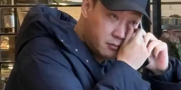 蜘蛛直播官方入口-朱媛媛去世不到一年，52岁辛柏青现身春晚彩排，恶心的一幕出现了
